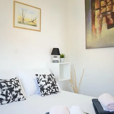 Apartments Ena *